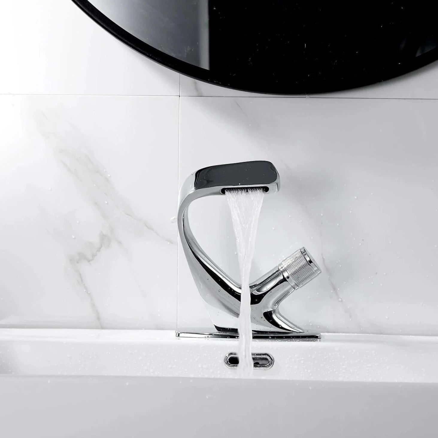 Chrome luxury bathroom faucet for a villa