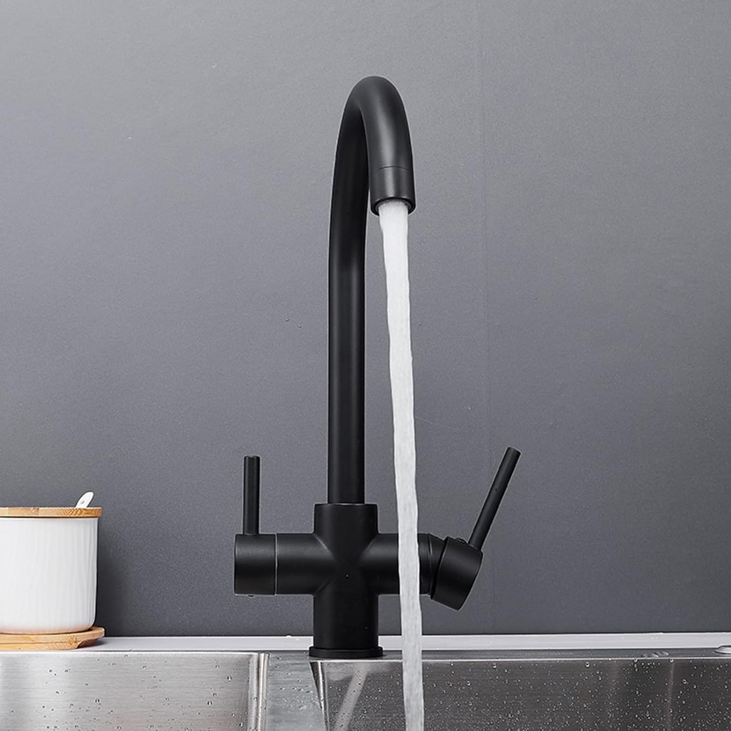 Kitchen faucet with ro dispenser