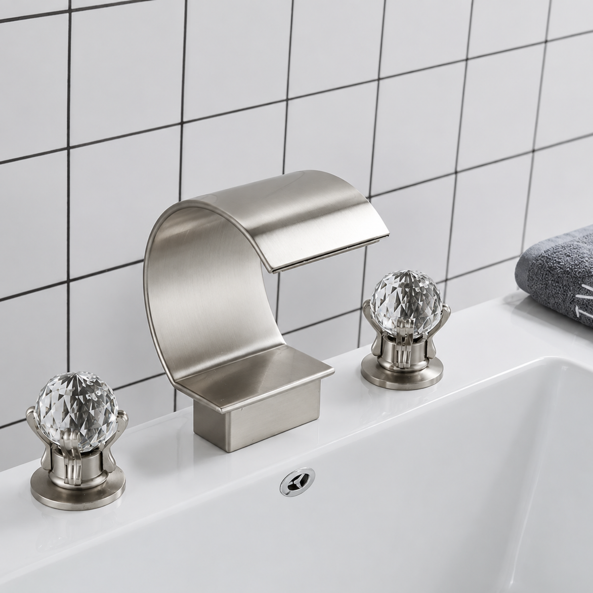 Nidelva - Three-Piece Tub Faucet with Dual Crystal