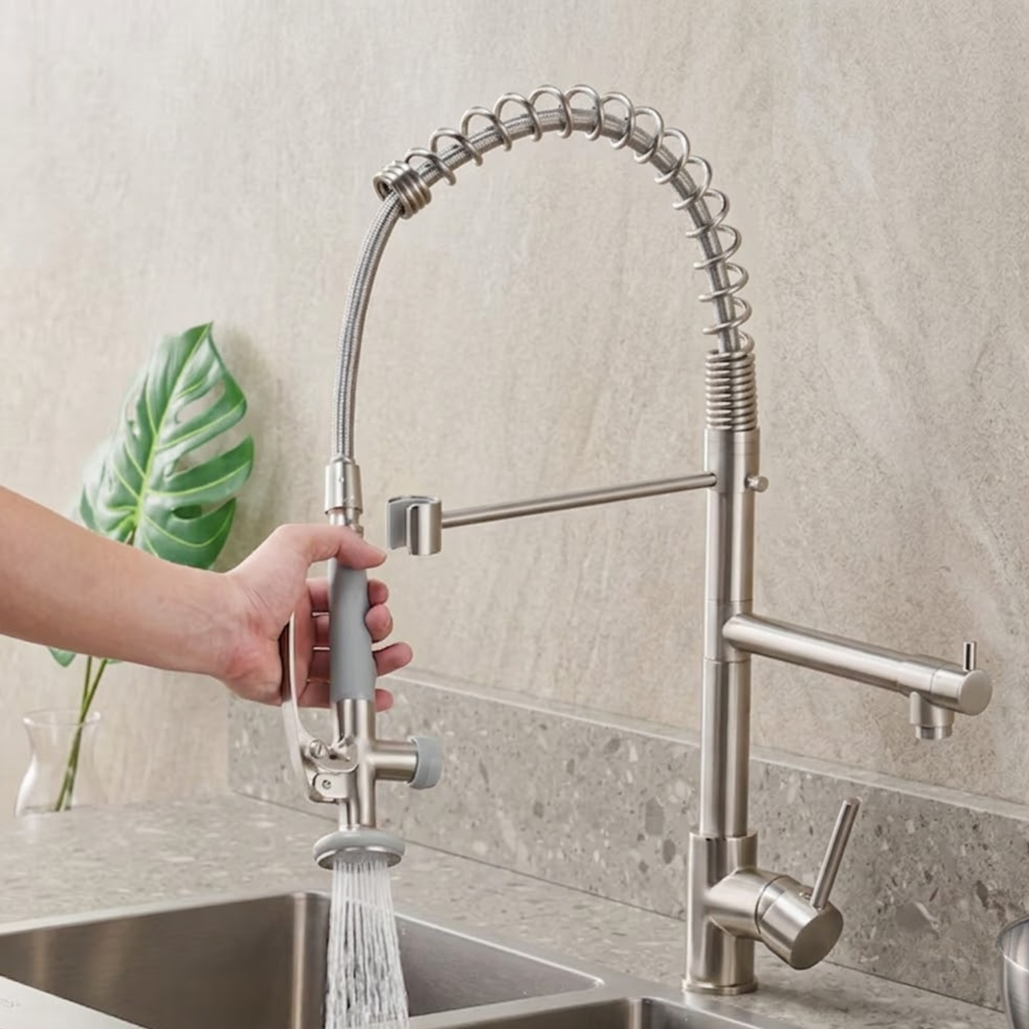Tyresta - Modern Pull-Out Kitchen Faucet – Single Handle Solid Brass Mixer Tap